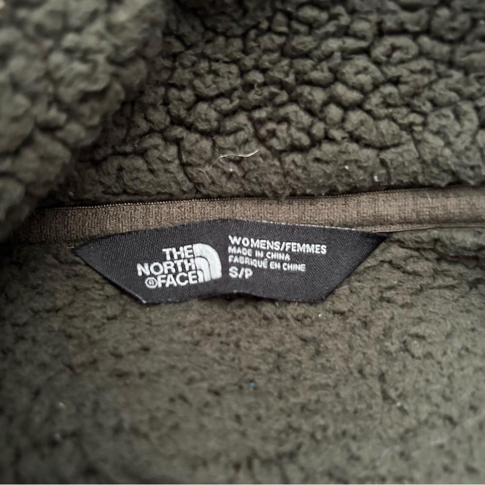 The The North Face polyester sweater. GUC - Picture 3 of 5